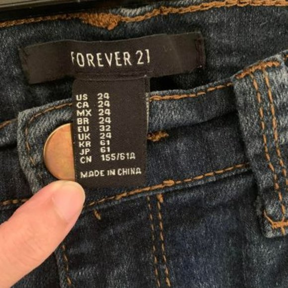 Forever 21 Low-Rise Dark Wash Skinny Jeans - Picture 3 of 3